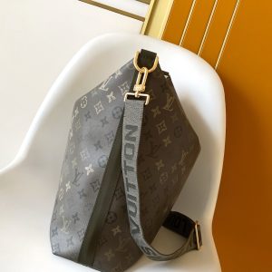 Alternative view of P700¥ Dimensions: 48 x 36 x 12 cm